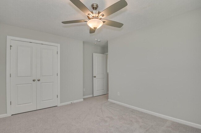 Building Photo - 596 Vinings Dr