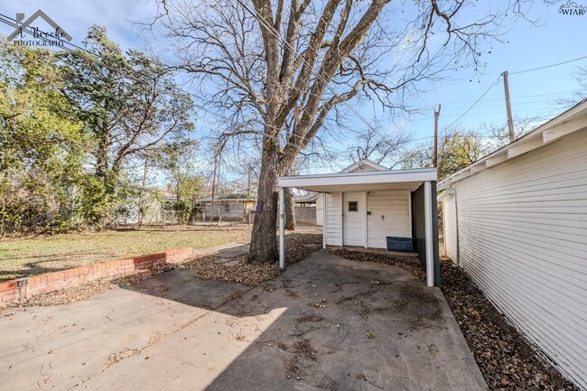 Building Photo - 2003 Arthur St