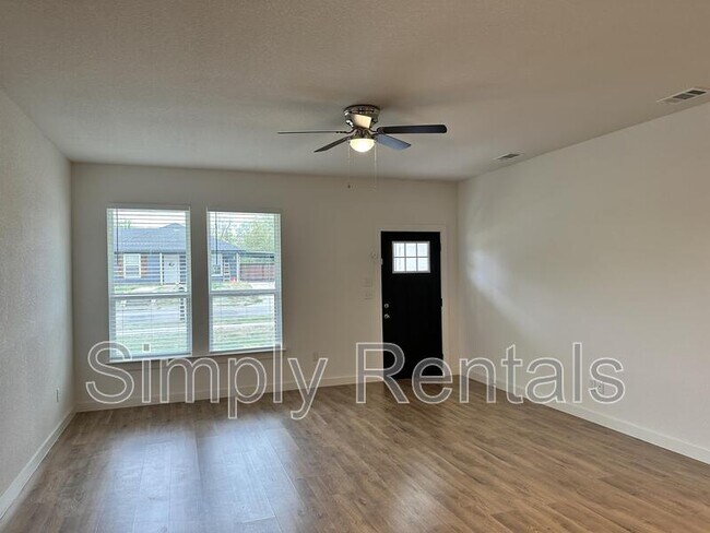 Building Photo - Gordon 3304