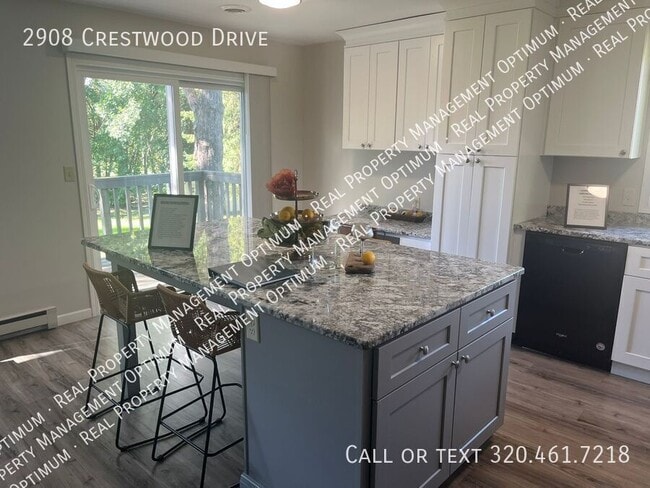 Building Photo - 2908 Crestwood Dr NE