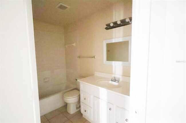 Building Photo - 405 Fountainhead Cir
