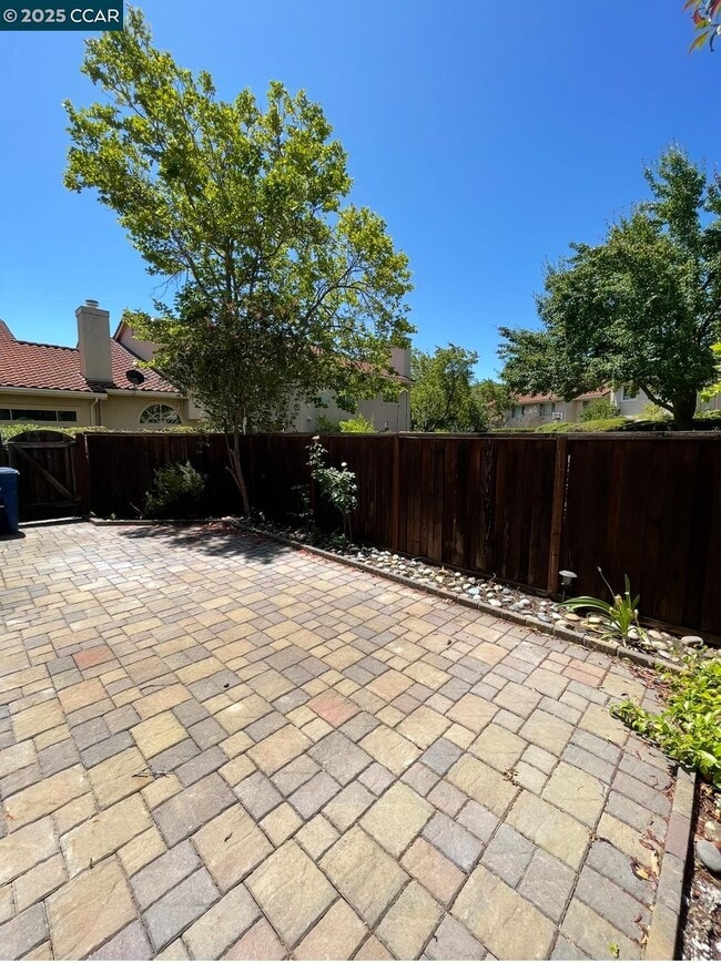 Building Photo - 658 S Blackbrush Ln