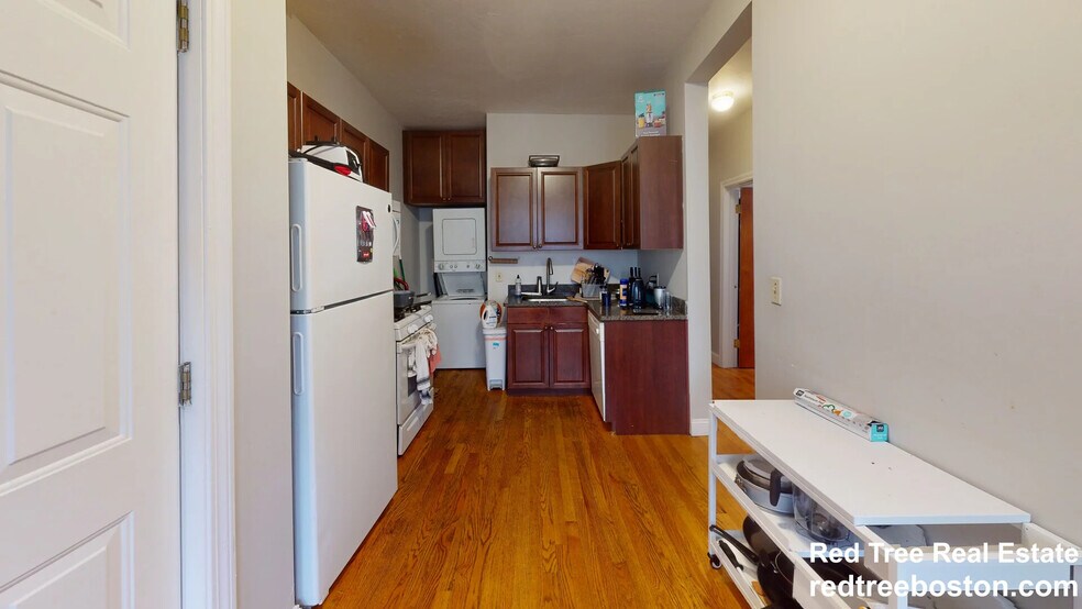 Building Photo - 344 Putnam Ave