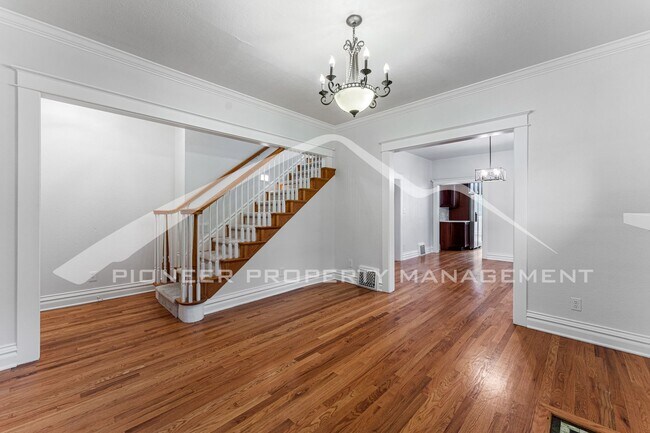 Building Photo - 3256 Meade St