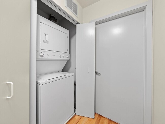 Building Photo - 211 E Ohio St