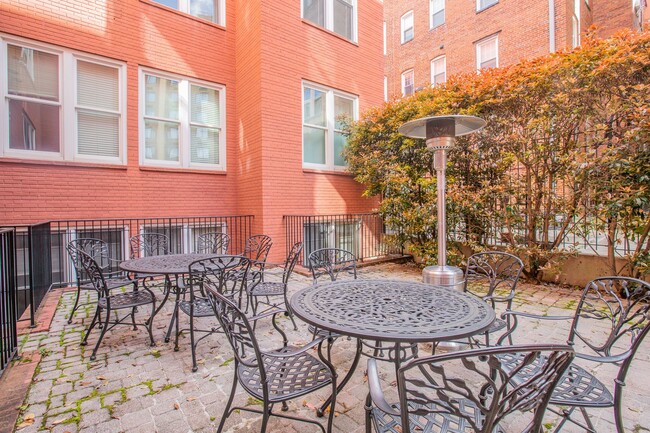 Building Photo - Amazing 1 BR/1 BA Condo in Dupont Circle!
