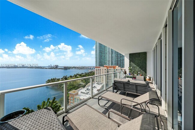 Building Photo - 2020 N Bayshore Dr