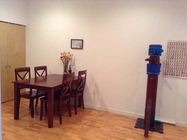 Building Photo - 2224 W Madison St