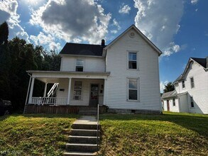 Building Photo - 371 N Mulberry St
