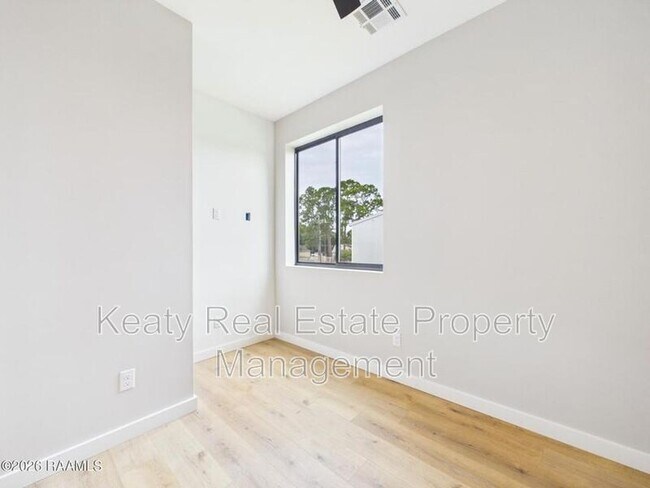 Building Photo - 1120S Washington Street - Unit 201