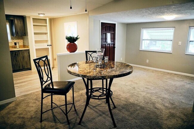 Building Photo - 814 Elkan Dr