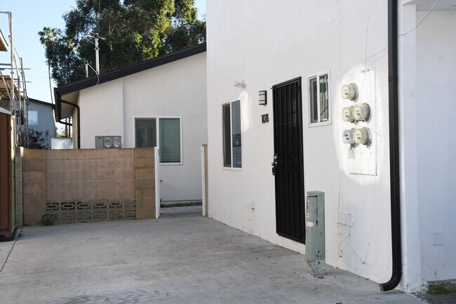 Building Photo - Valencia (994)