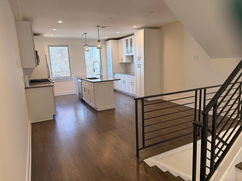 Building Photo - 2421 Manton St