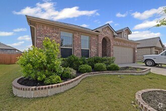 Building Photo - Classic in Cleburne