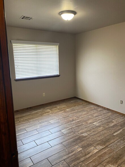 Building Photo - 113 N Shannon Way