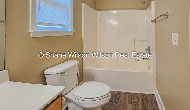 Building Photo - 110 2nd St