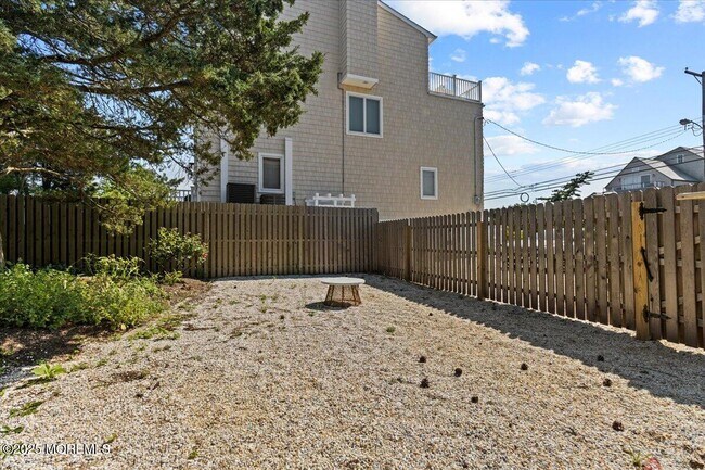 Building Photo - 1043 Barnegat Ln
