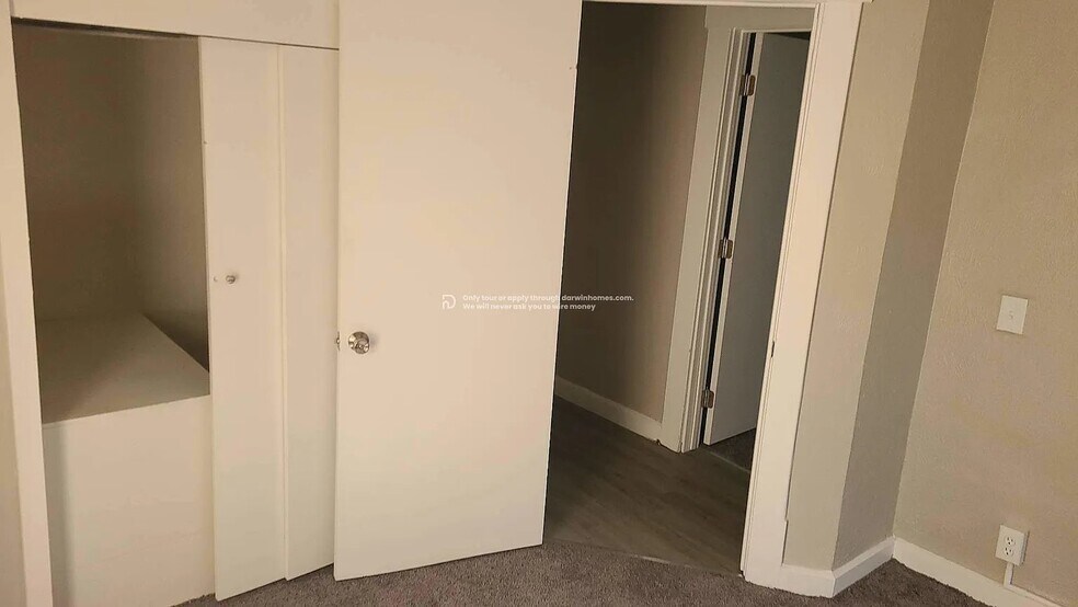 Building Photo - 909 Blaine Ave