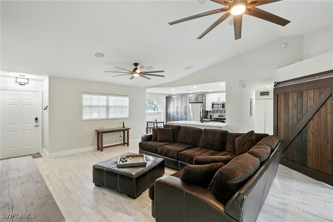 Building Photo - 9624 Crescent Garden Dr