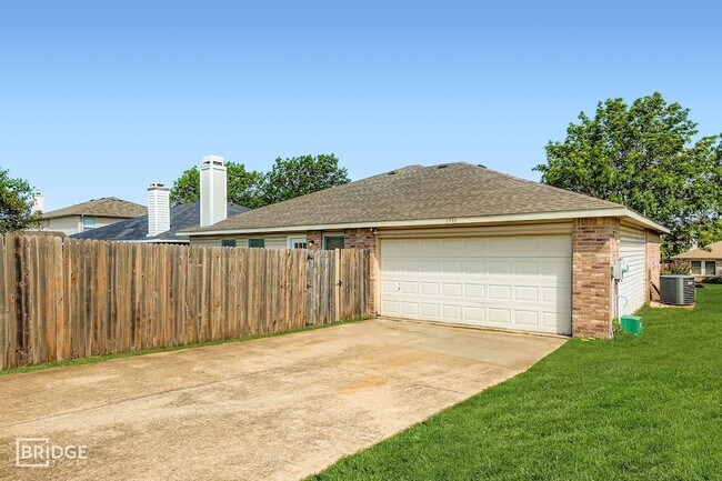 Building Photo - 1395 Stewart Dr