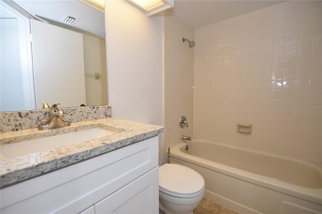 Building Photo - 11 Surrey Ct