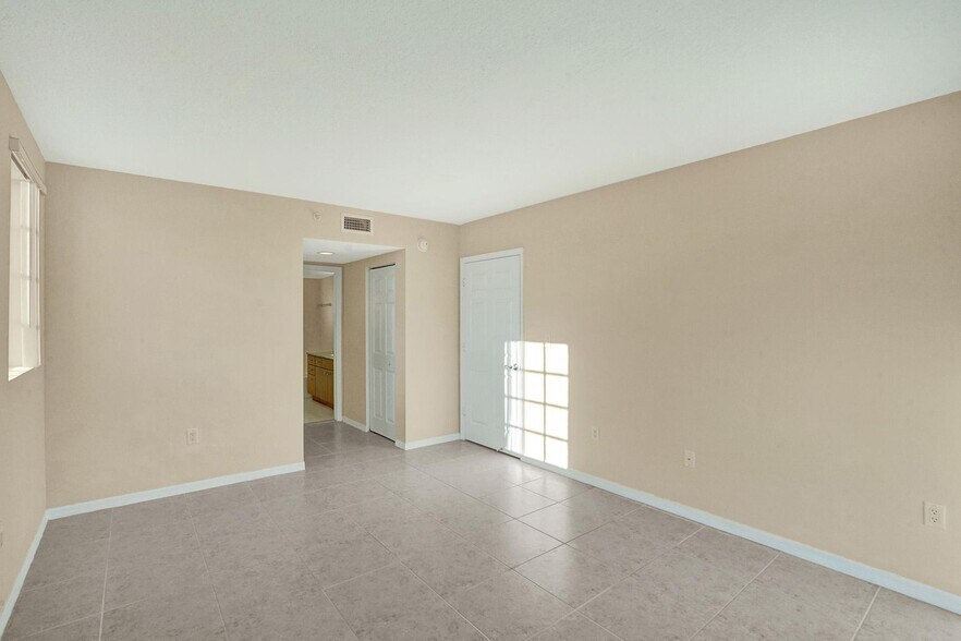 Building Photo - 201 Golden Isles Dr