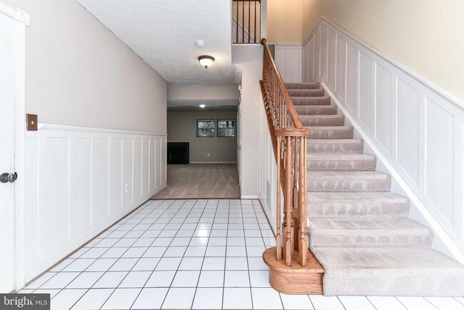 Building Photo - 4014 Rosemeade Dr