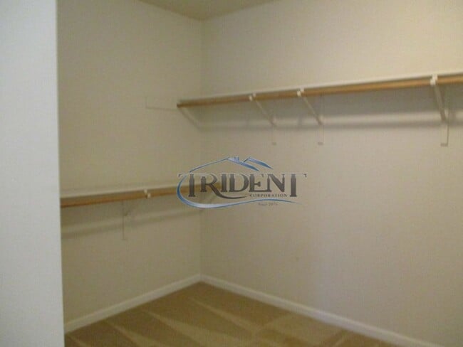 Building Photo - 3bedroom 2 .5 bath near schools and parks