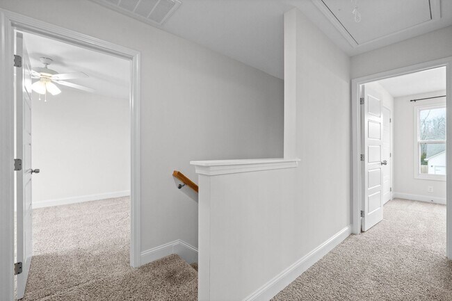 Building Photo - Pet Friendly Three Bedroom!