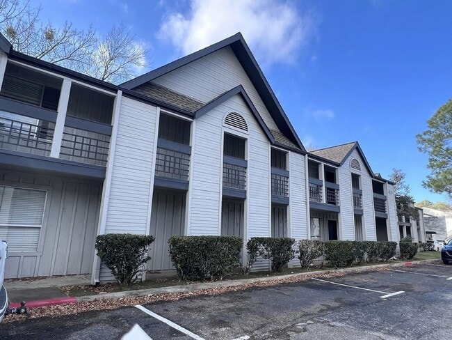 Building Photo - 874 Yorkchester Dr