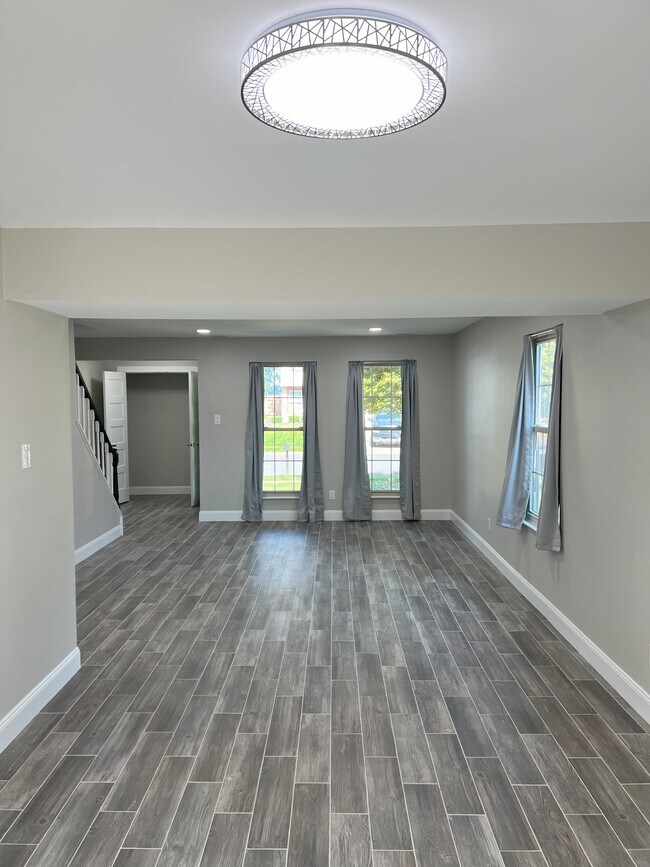 Building Photo - 223 Foxwood Ln