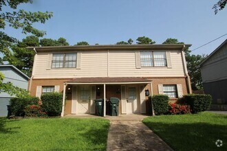 Building Photo - Beautiful 3 Bedroom, 2.5 Bath Townhome in ...