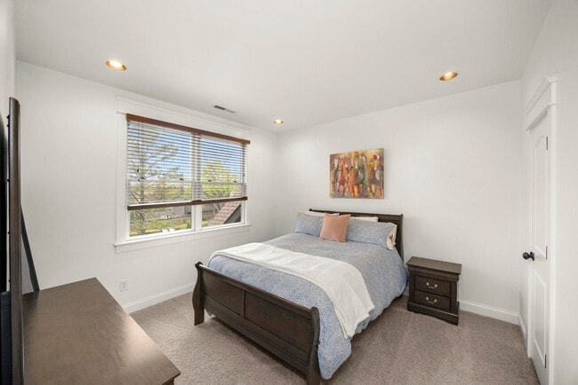 Building Photo - 4603B Lealand Ln