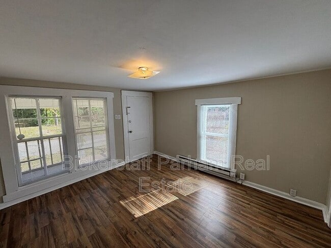 Building Photo - 118 13th Ave