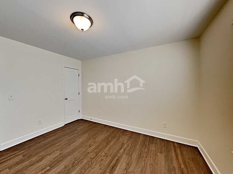 Building Photo - 4264 Longfellow Dr