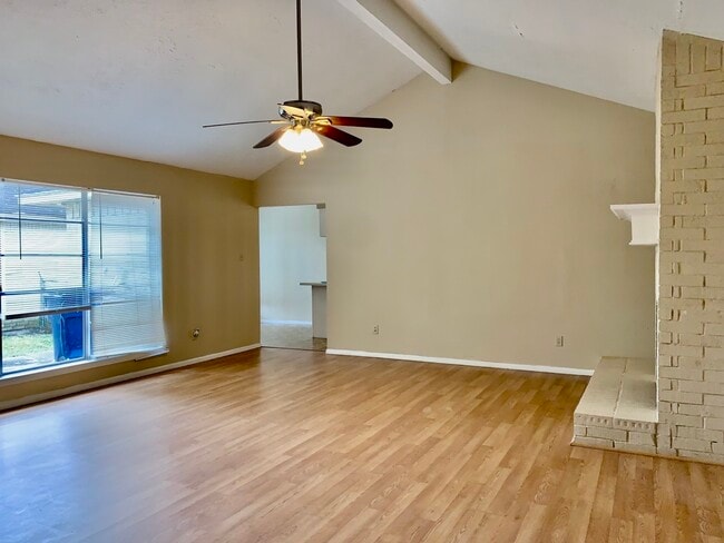 Building Photo - 722 Stephanie Dr