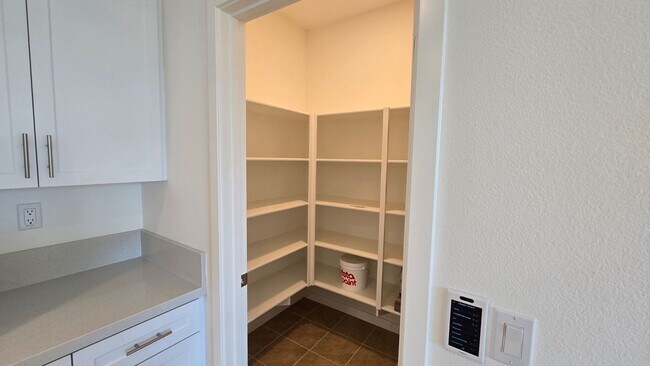 Building Photo - 3 Bedroom 2.5 bath townhouse new community in Ontario