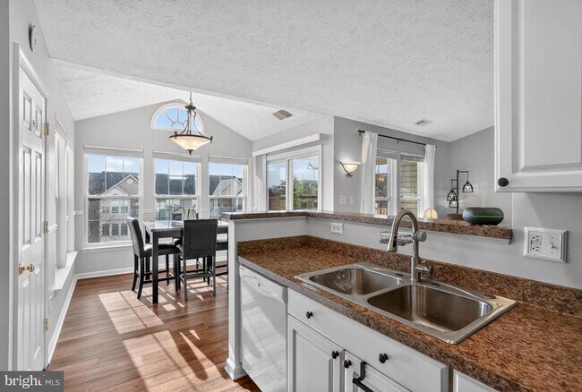 Building Photo - 2443 Blue Spring Ct