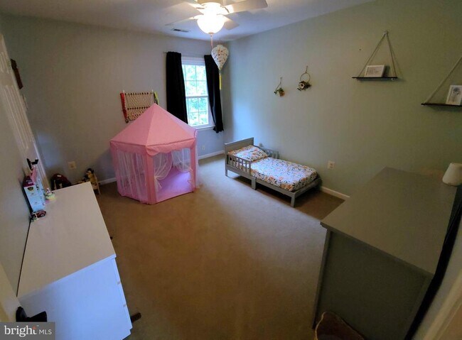 Building Photo - 18 Willow Glen Ct