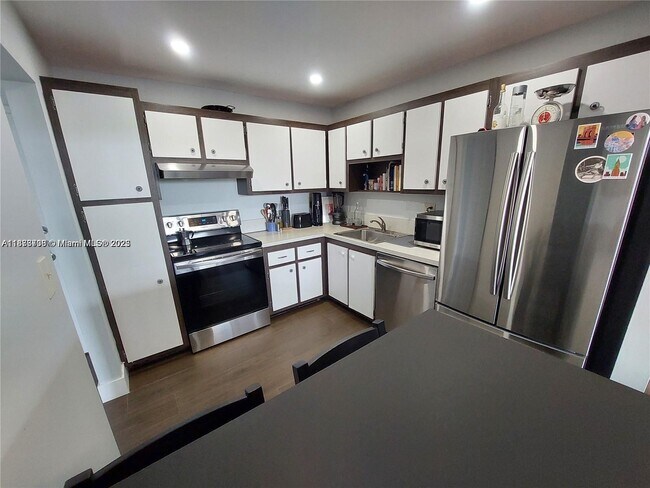 Building Photo - 2741 Taft St