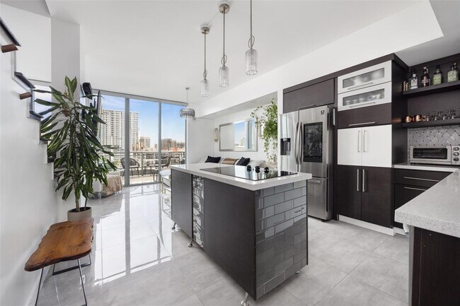 Building Photo - 690 SW 1st Ct