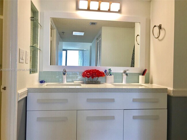 Building Photo - 290 174th St St