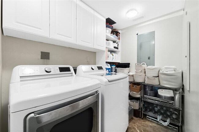 Building Photo - 333 Las Olas Way