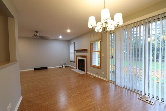 Building Photo - 231 University Ln