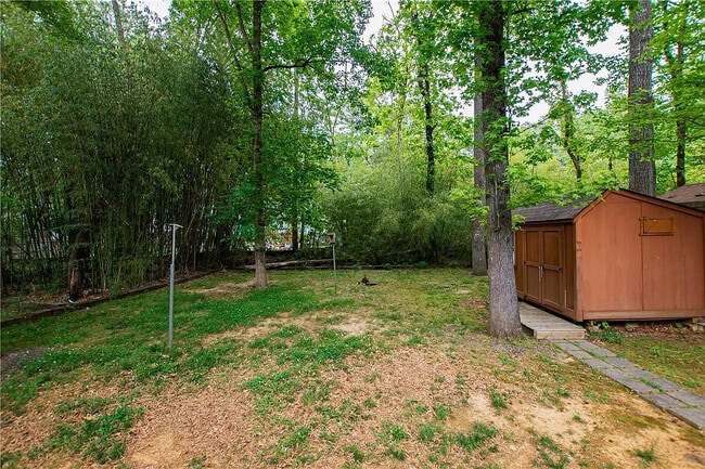 Building Photo - Room in House on Sanderson Dr