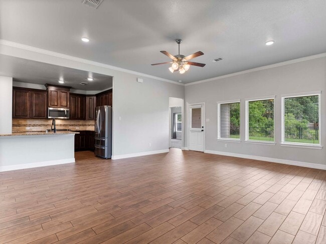Primary Photo - 3 bed 2 bath ( Columbia Lakes)
