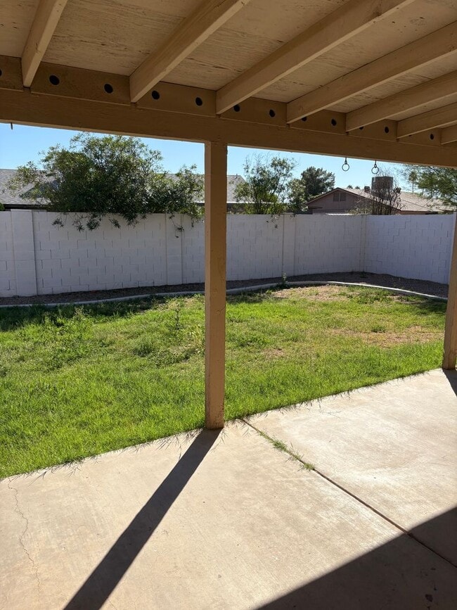 Building Photo - **Excellent 3br/2ba/2garage HOUSE (ELLIOT & DOBSON)