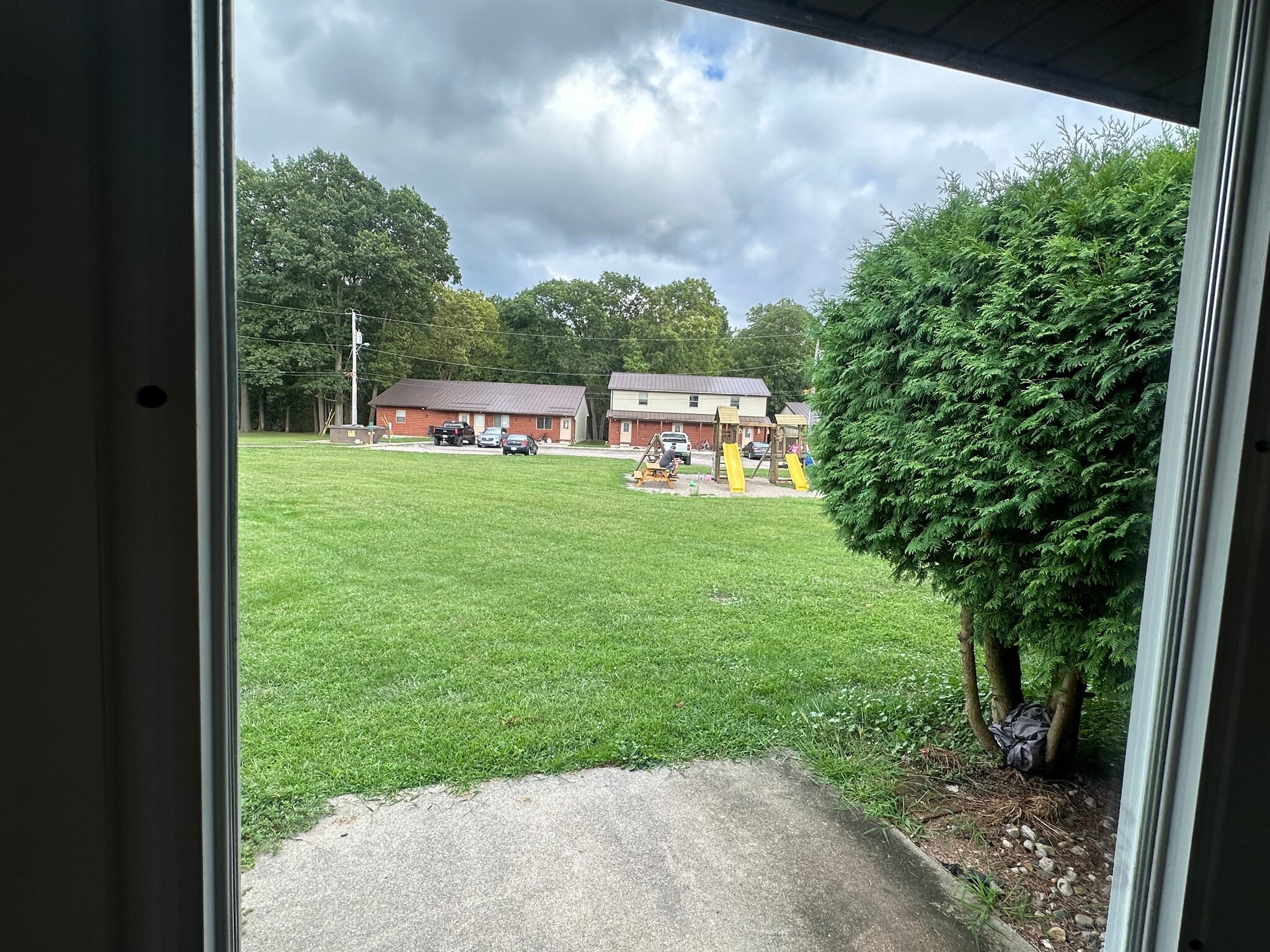 Building Photo - 1049 Lakeshore Dr