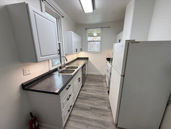 Building Photo - 843