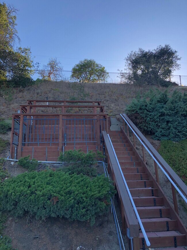 Lookout with great views, nice spot for a little dinner. - 4202 Mesa St